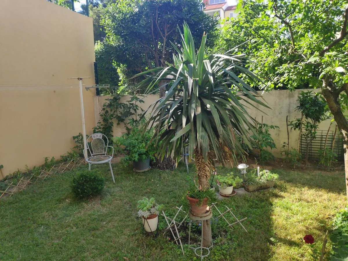Spacious Apartment With Big Garden Near Beach Split